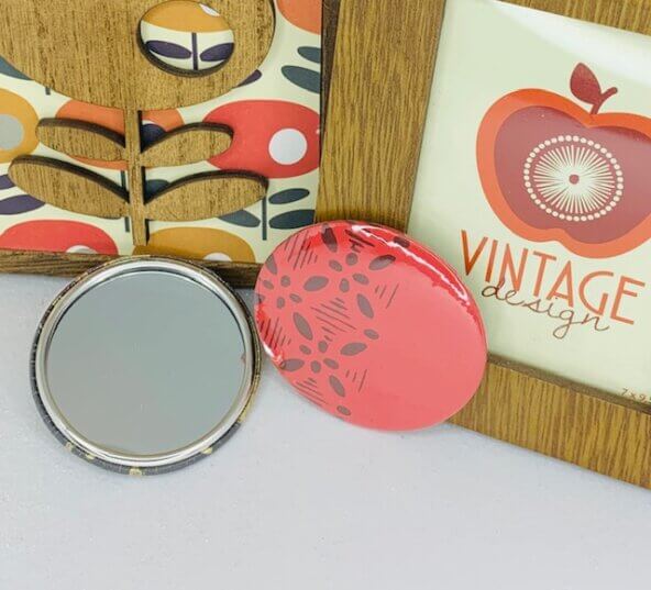 Badge vintage miroir "D&F2005"